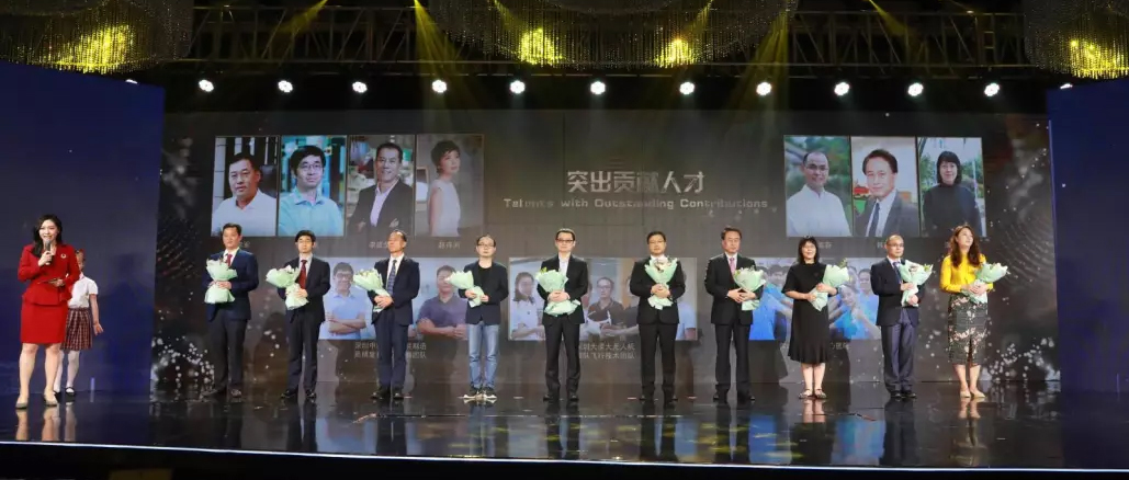 用一朵棉花改变天下，，，，bti体育董事长李建全获龙华“突出孝顺人才”奖