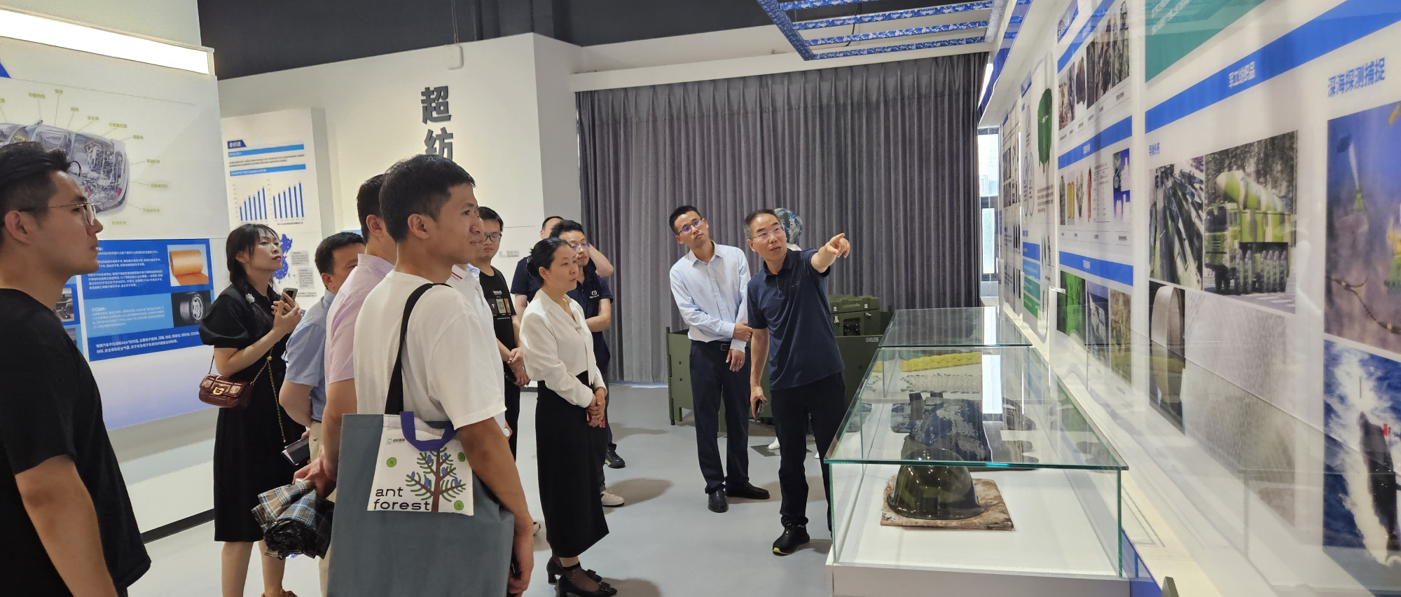 中南医院旅行bti体育立异研究院相助高校武汉纺织大学，，，，，，共探医纺连系立异之路